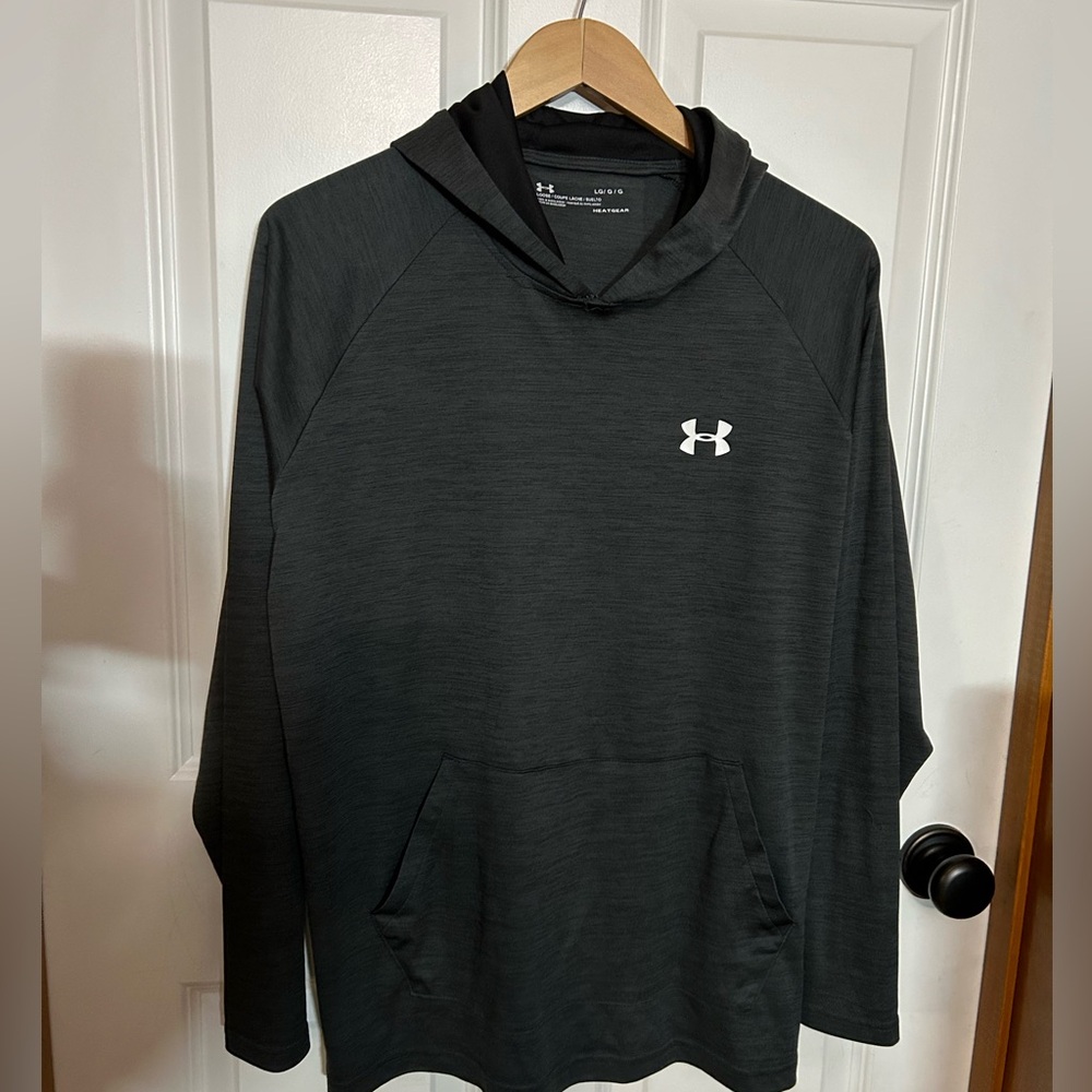 Under Armour hooded long sleeve shirt/light sweatshirt in size Large